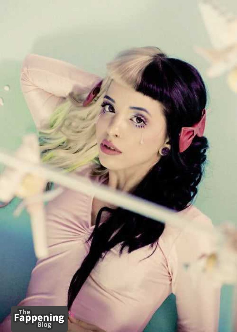 melanie-martinez-nude-sexy-8-the-fappening-pics