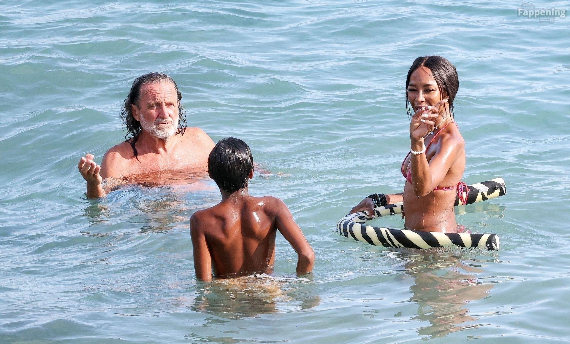 naomi-campbell-sexy-33-the-fappening-pics_