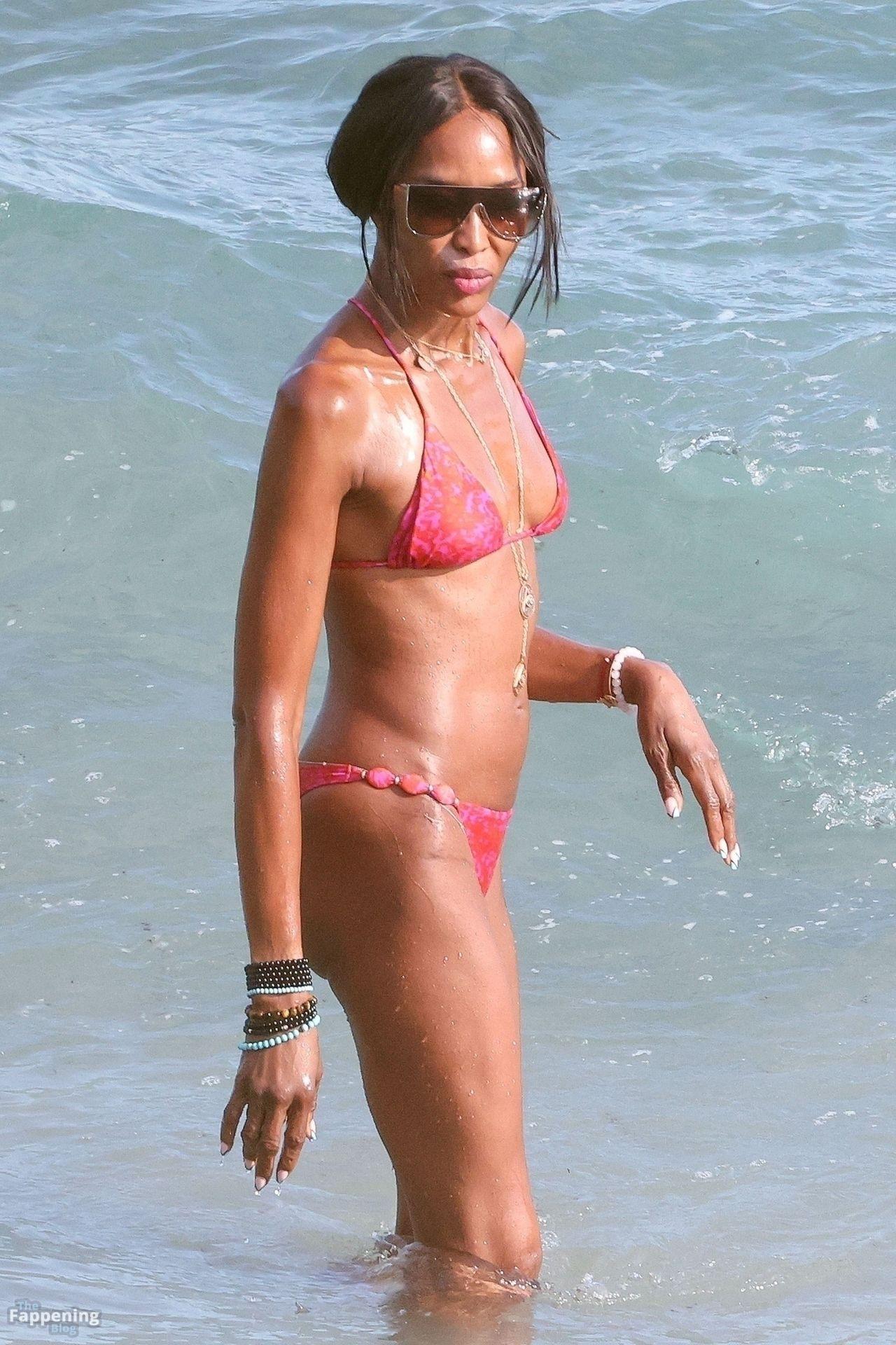 naomi-campbell-sexy-39-the-fappening-pics_