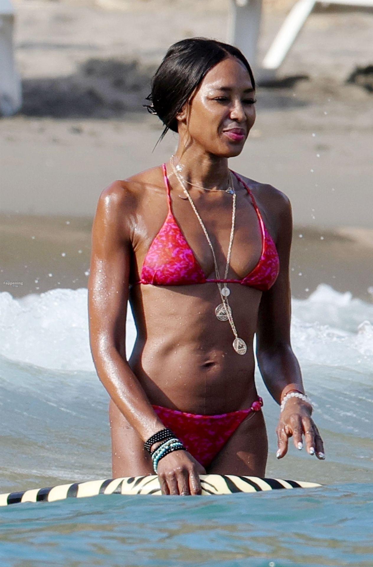 naomi-campbell-sexy-42-the-fappening-pics_