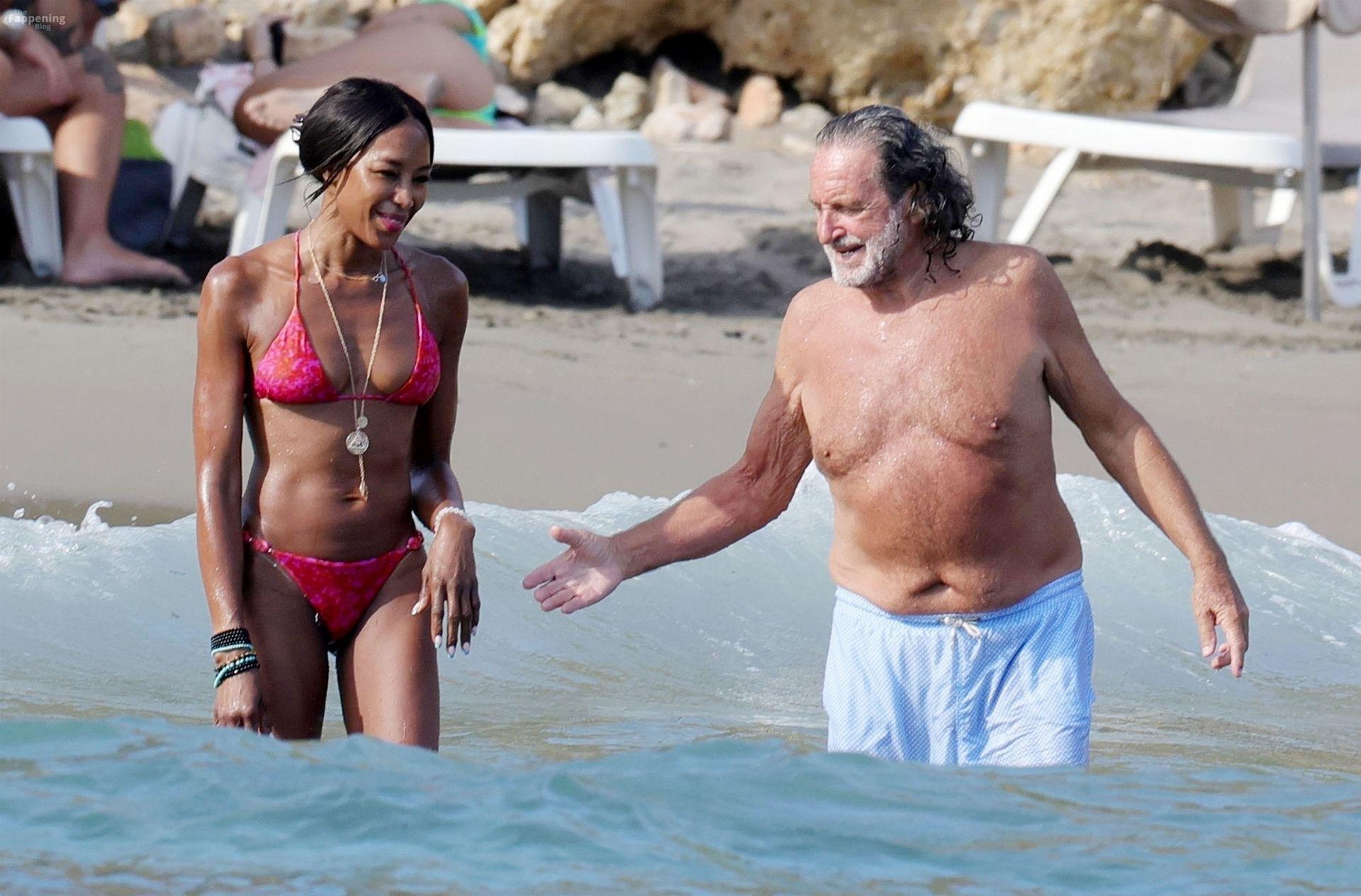 naomi-campbell-sexy-46-the-fappening-pics_