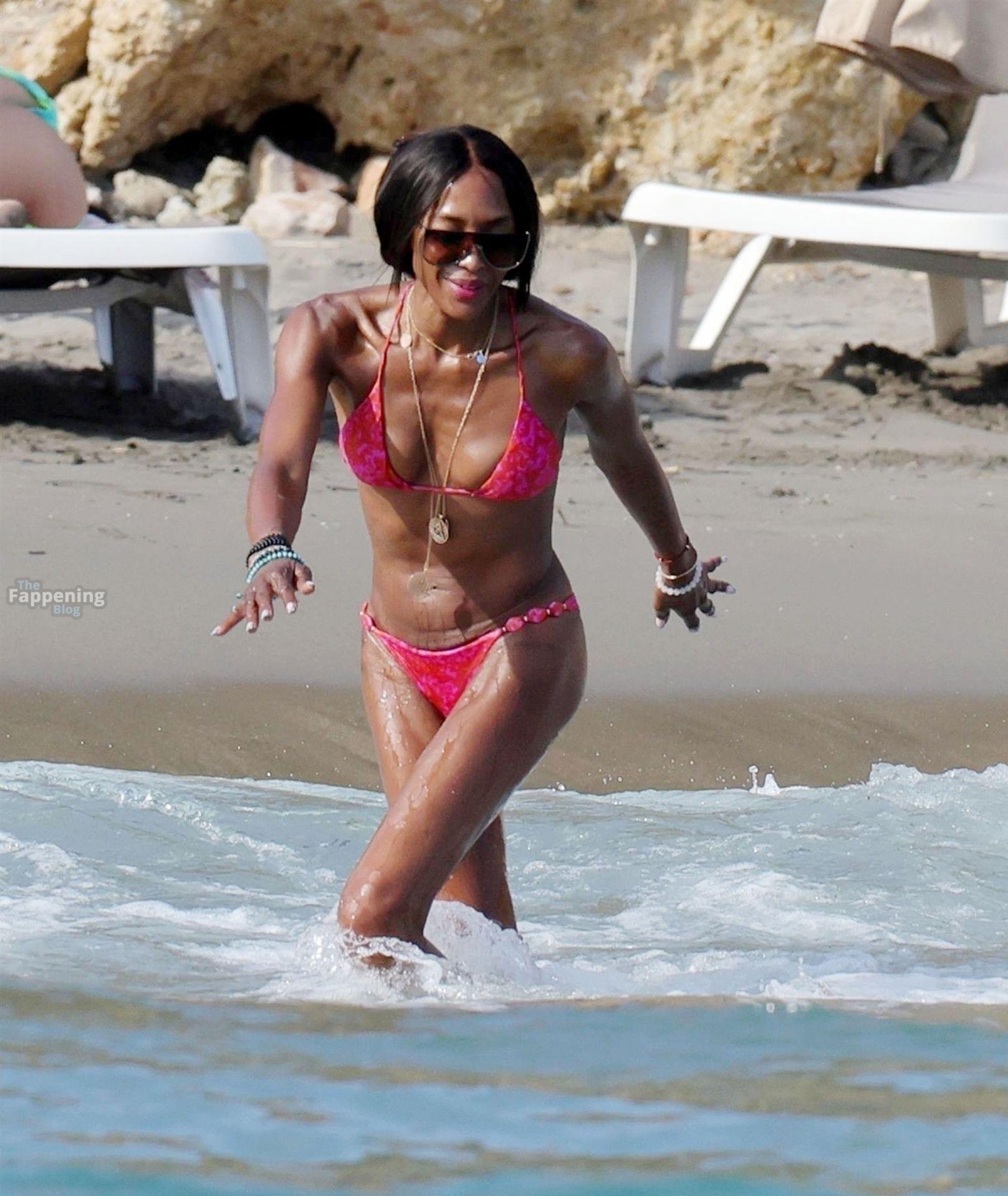 naomi-campbell-sexy-54-the-fappening-pics_