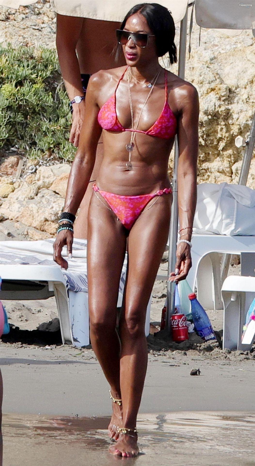 naomi-campbell-sexy-57-the-fappening-pics_