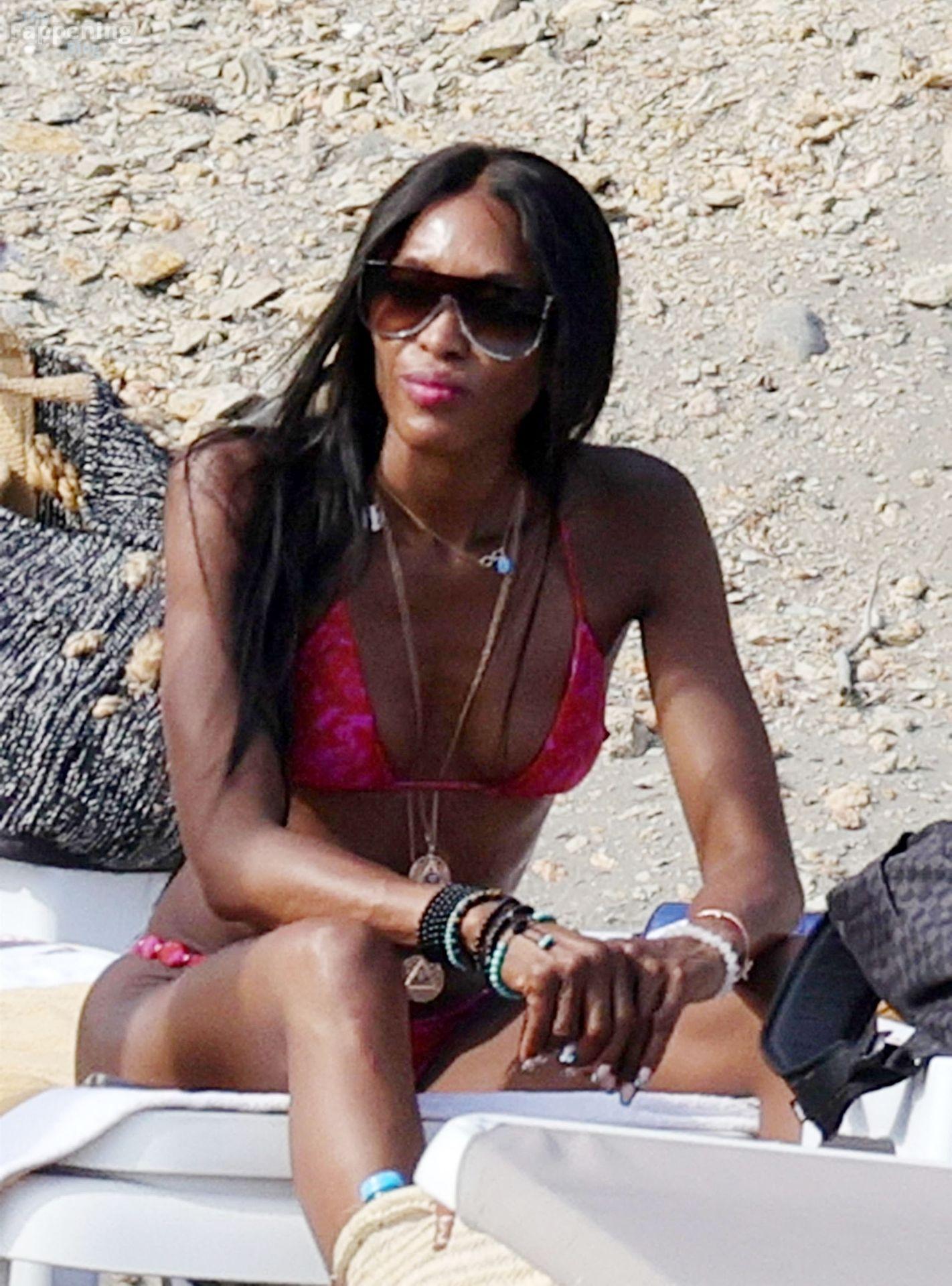 naomi-campbell-sexy-61-the-fappening-pics_