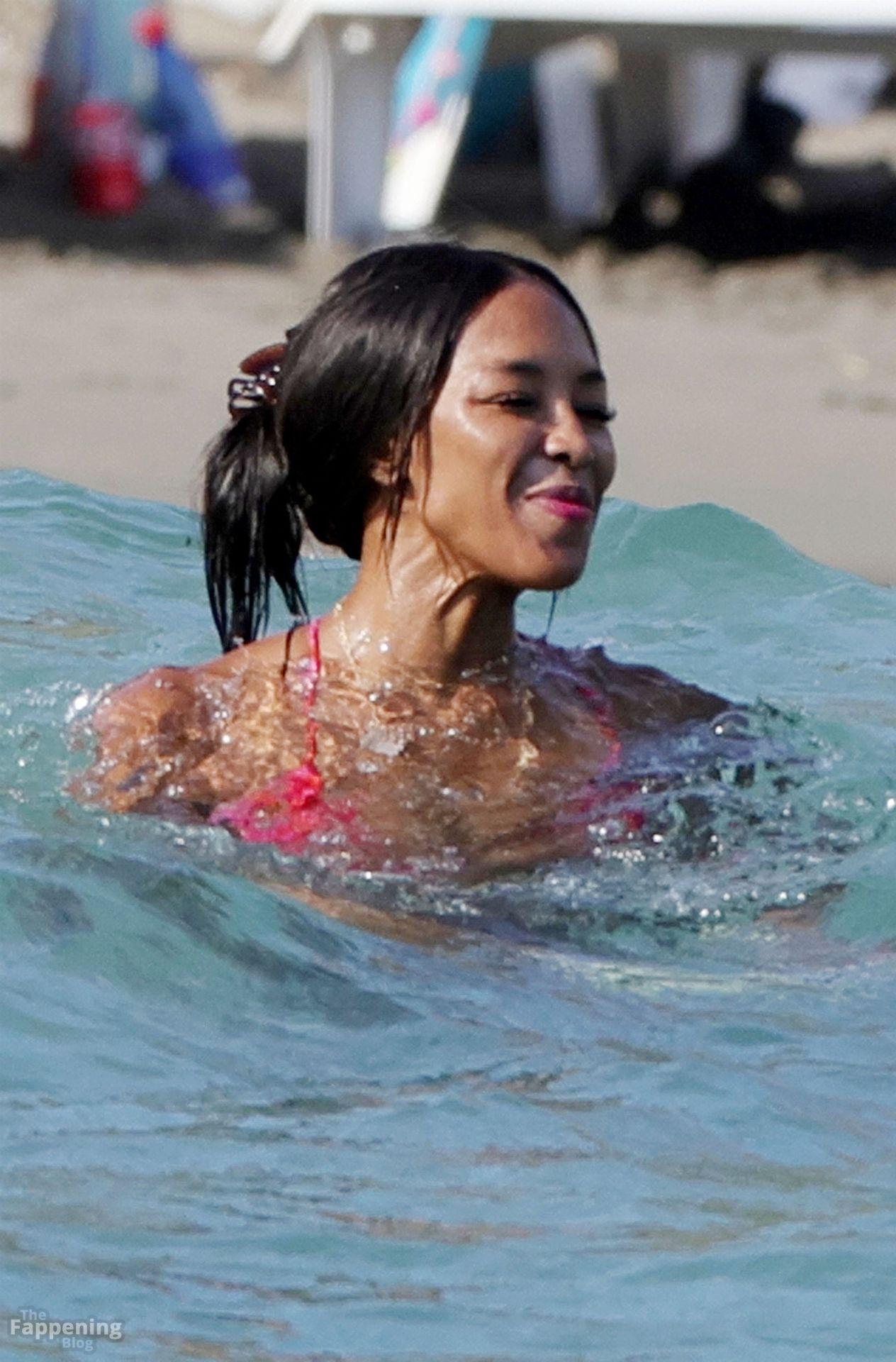 naomi-campbell-sexy-65-the-fappening-pics_