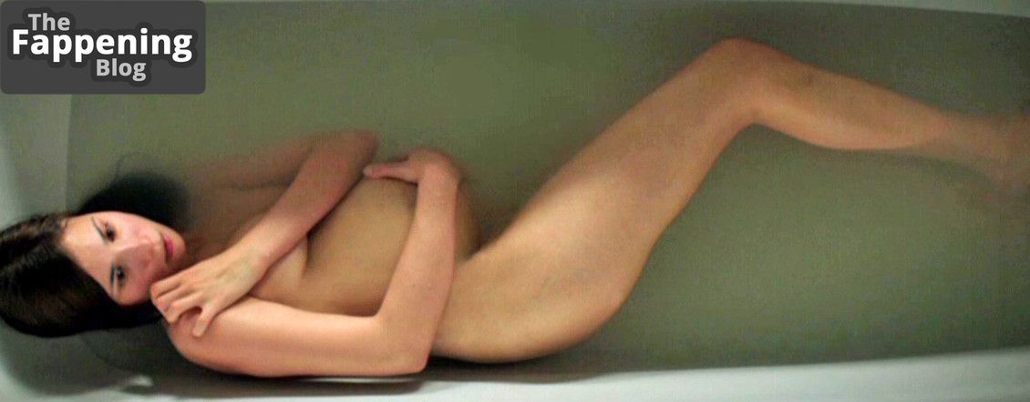 aylin-tezel-am-himmel-der-tag-265110-the-fappening-pics_