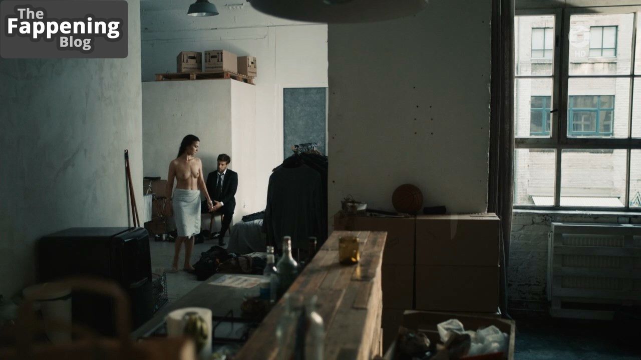 aylin-tezel-nackt-szene-62118-the-fappening-pics_