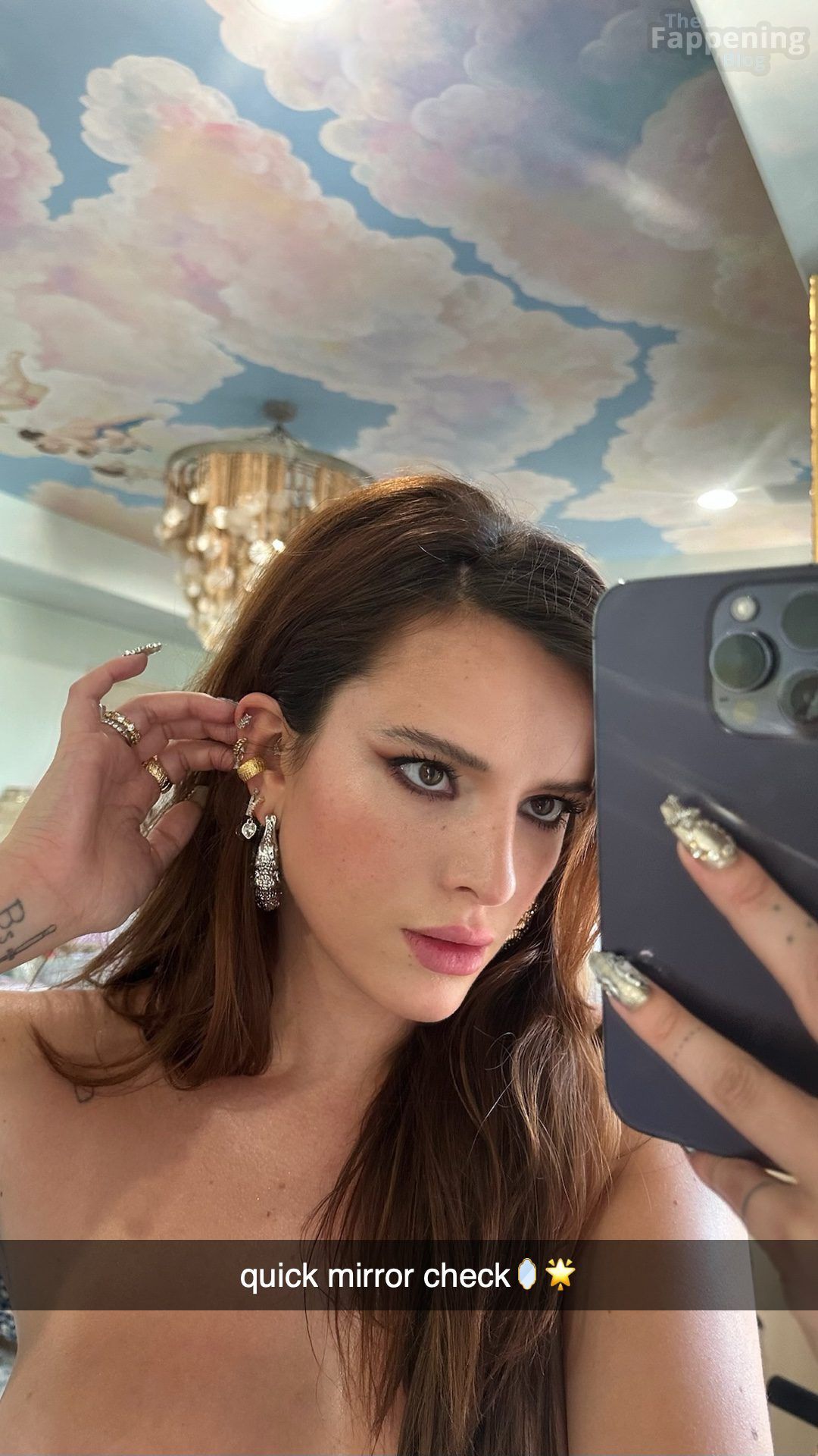 bella-thorne-nude-topless-mirror-selfie-nsfw-008-the-fappening-pics_