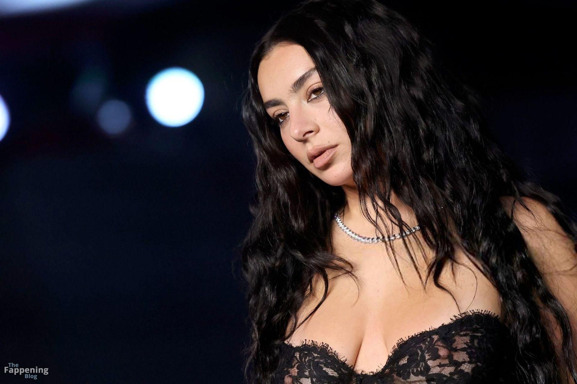 charli-xcx-big-boobs-black-leather-gown-academy-gala-010-the-fappening-pics_