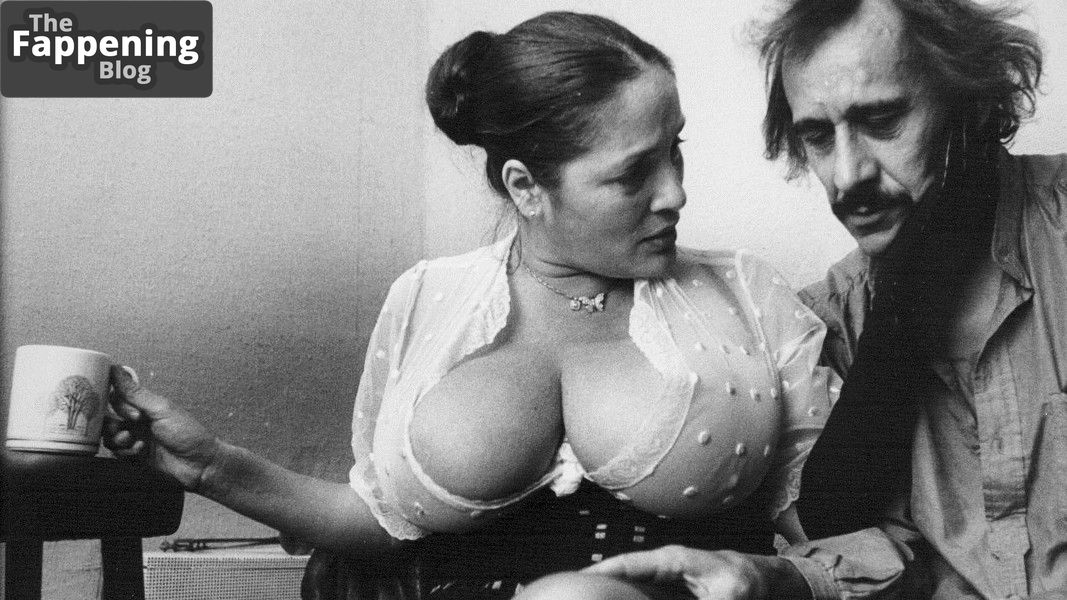 domenica-niehoff-dekollete-554882-the-fappening-pics_