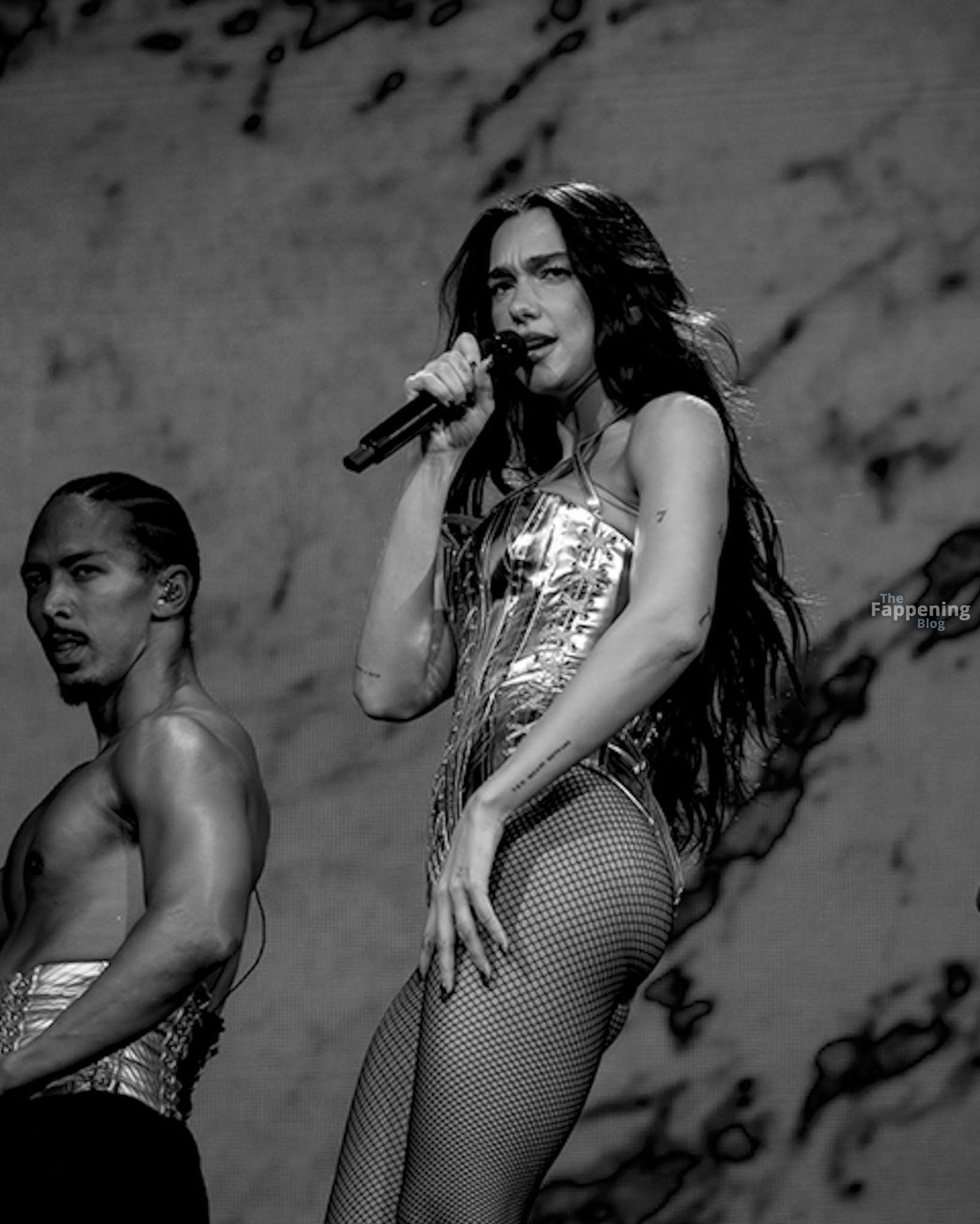 dua-lipa-gold-corset-fishnets-booty-radical-optimism-tour-san-francisco-005-the-fappening-pics_