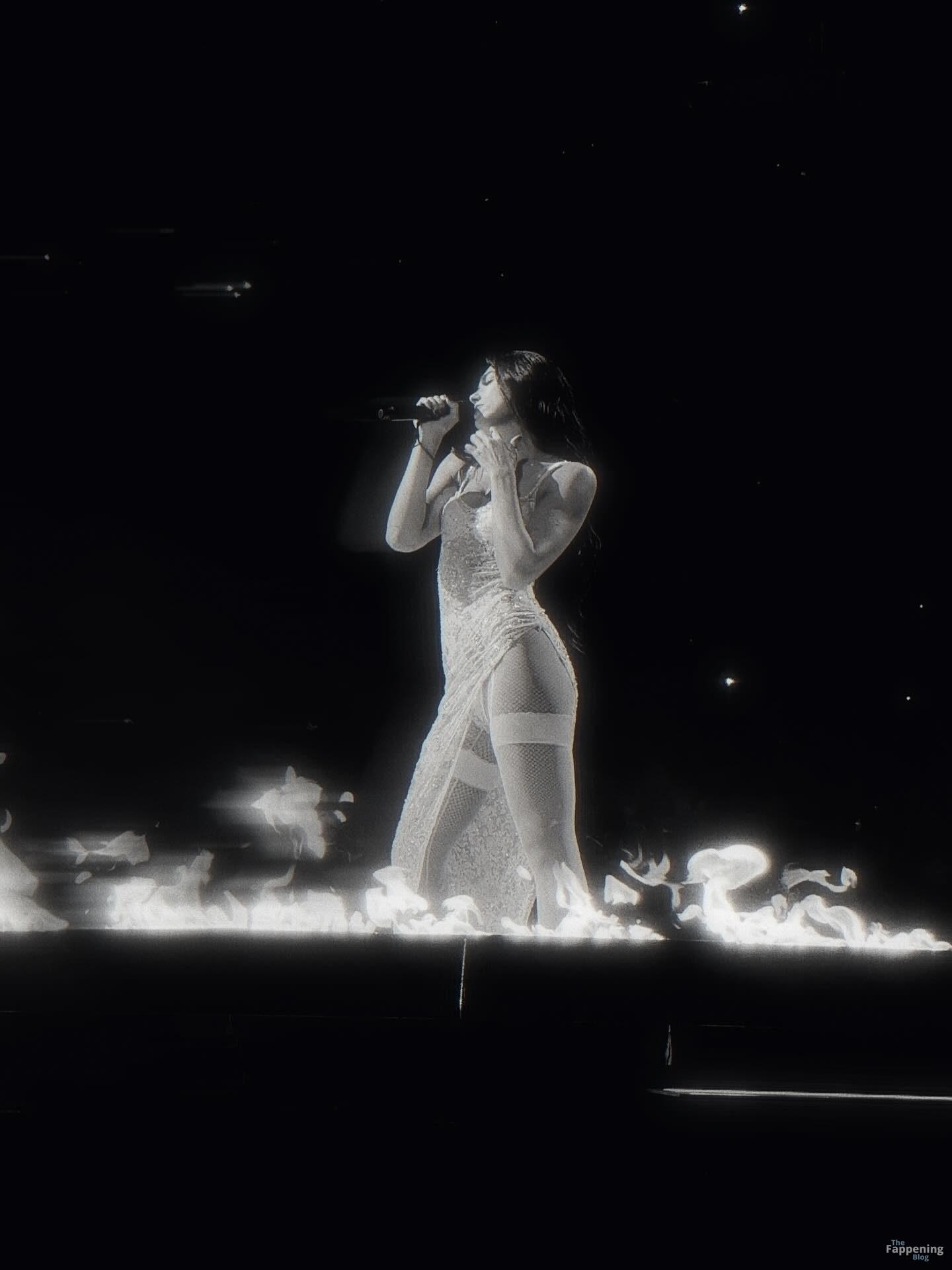 dua-lipa-gold-corset-fishnets-booty-radical-optimism-tour-san-francisco-006-the-fappening-pics_