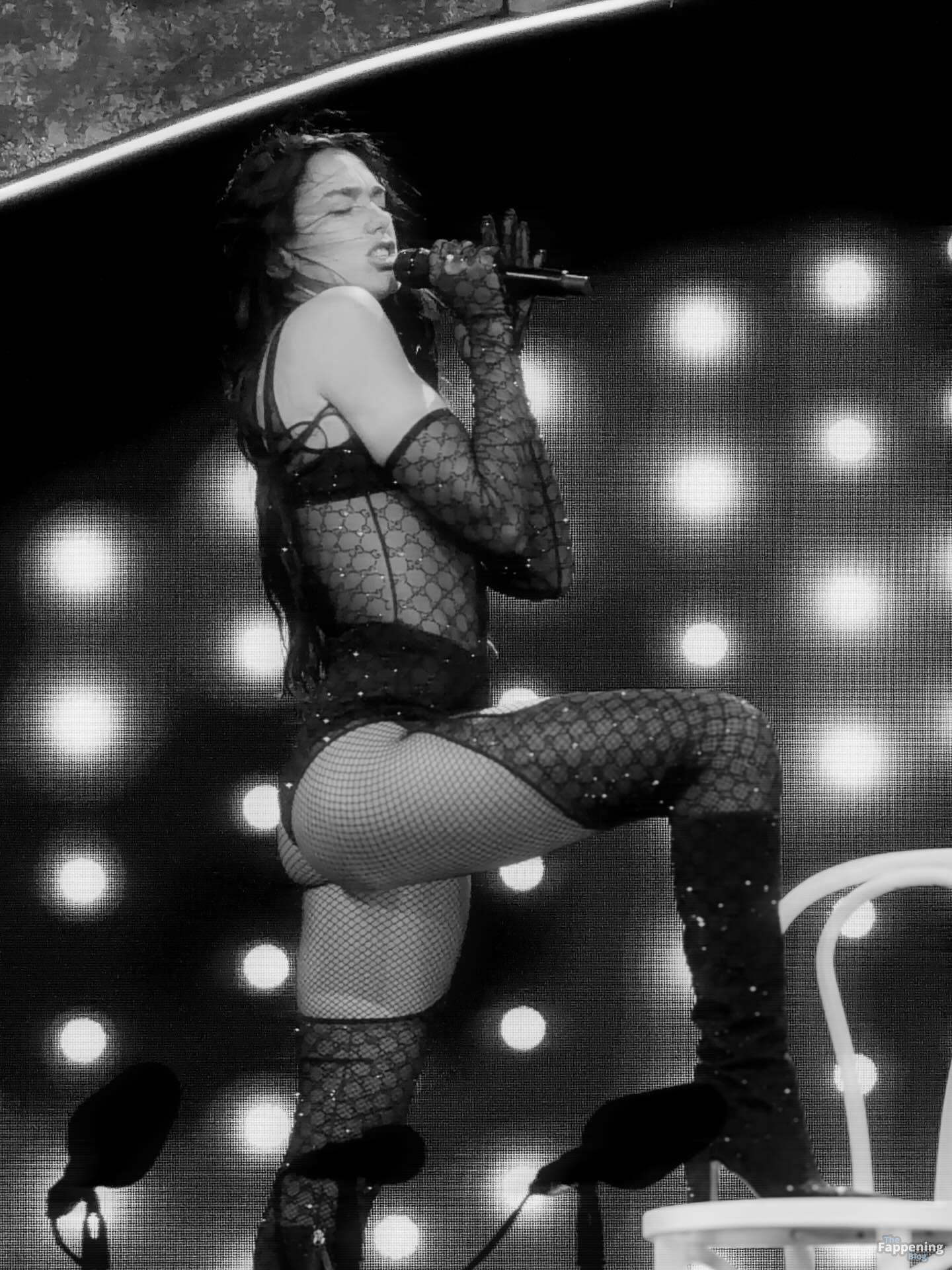 dua-lipa-gold-corset-fishnets-booty-radical-optimism-tour-san-francisco-009-the-fappening-pics_