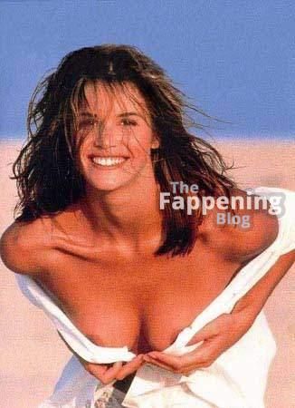 elle-macpherson-275-the-fappening-pics_