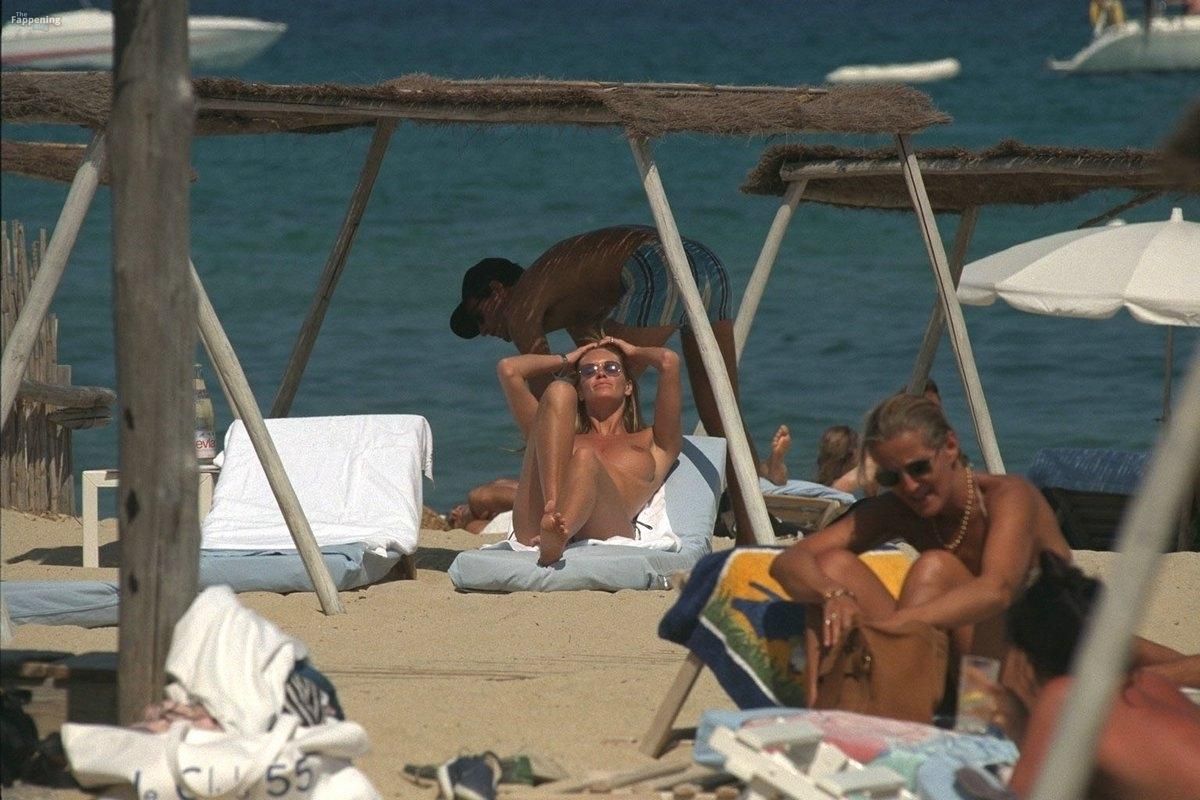 elle-macpherson-382-the-fappening-pics_