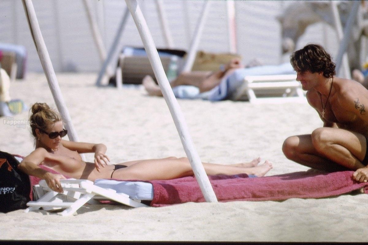 elle-macpherson-394-the-fappening-pics_