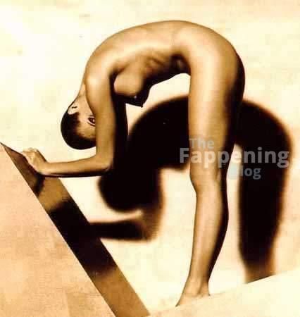 elle-macpherson-7070-the-fappening-pics_