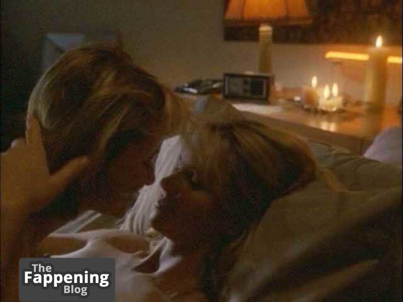 elle-macpherson-nude-sexy-19-the-fappening-pics