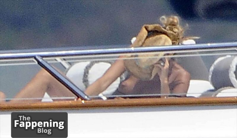 elle-macpherson-nude-sexy-21-the-fappening-pics