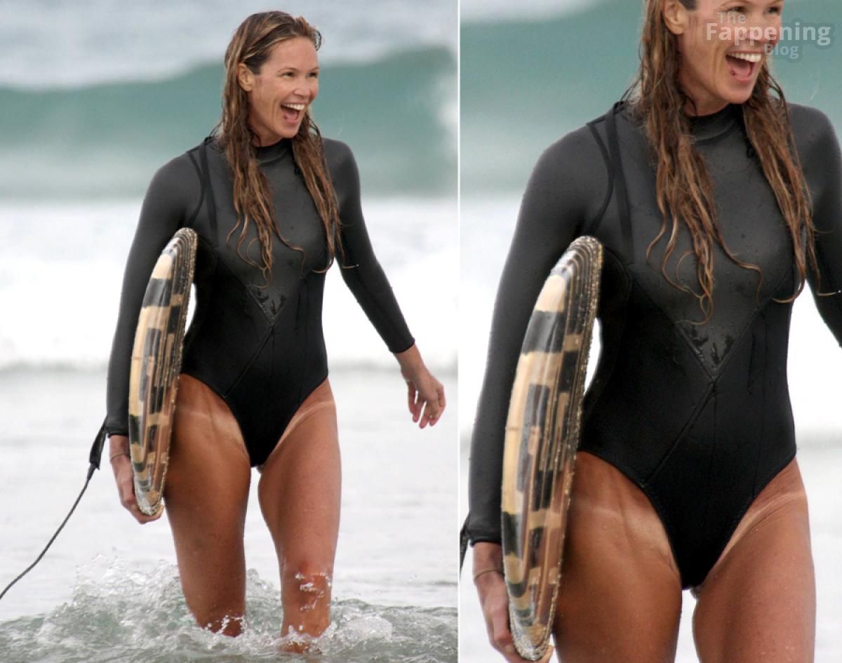 elle-macpherson-oops-840496-the-fappening-pics_