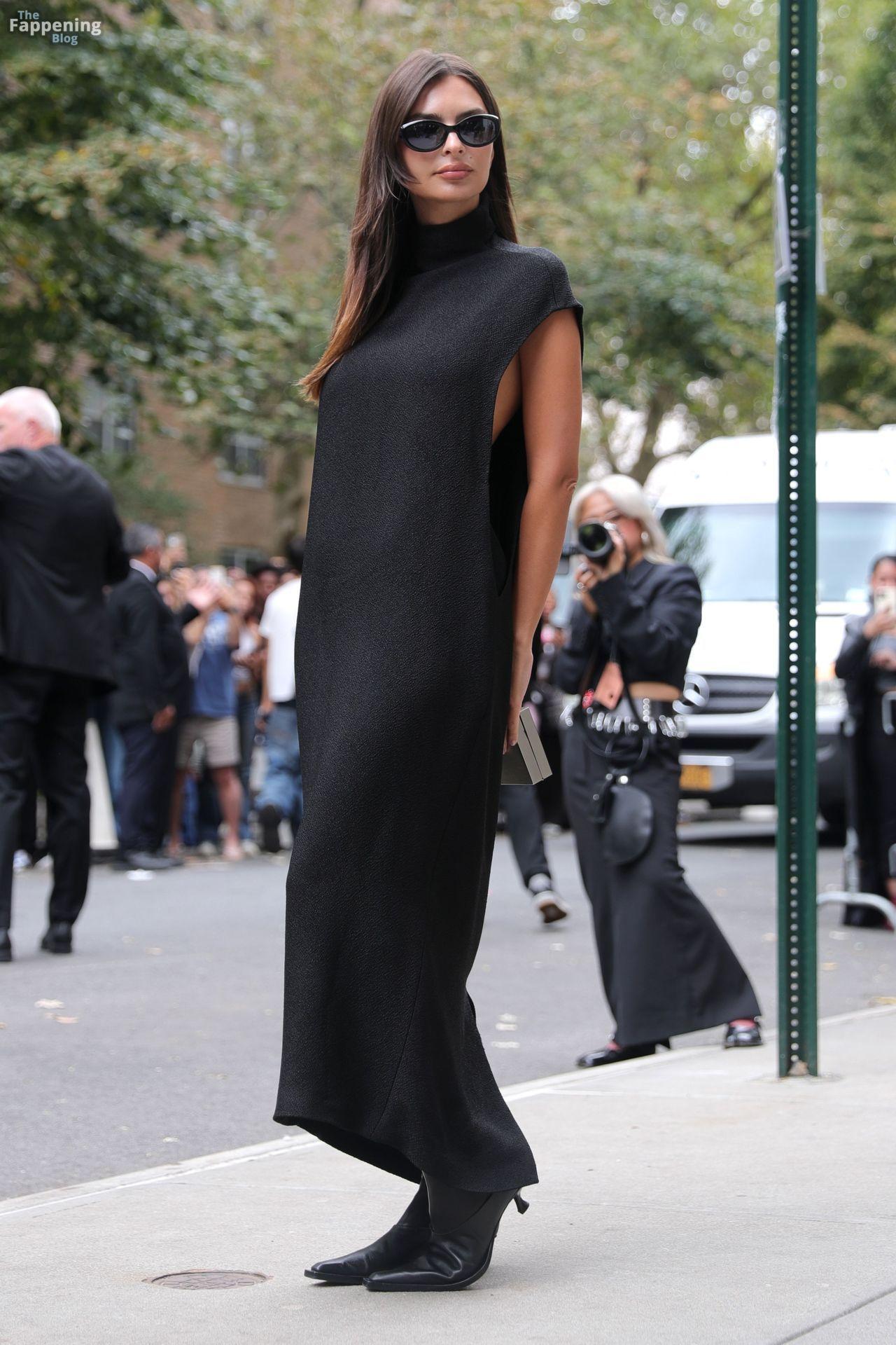 emily-ratajkowski-sexy-boobs-11-the-fappening-pics