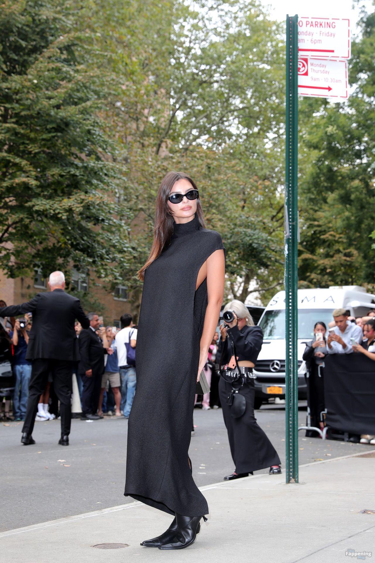 emily-ratajkowski-sexy-boobs-13-the-fappening-pics