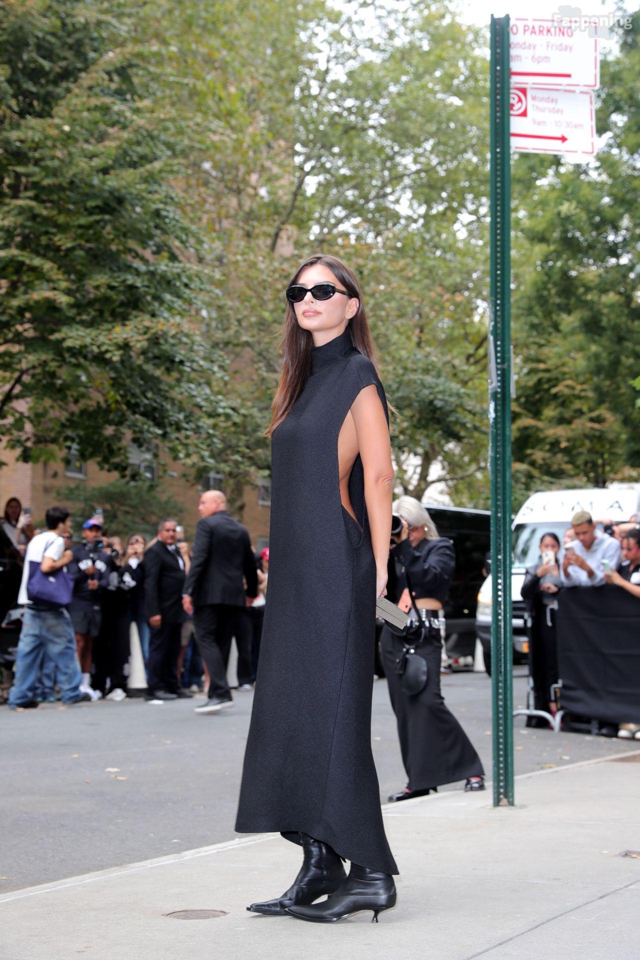 emily-ratajkowski-sexy-boobs-2-the-fappening-pics