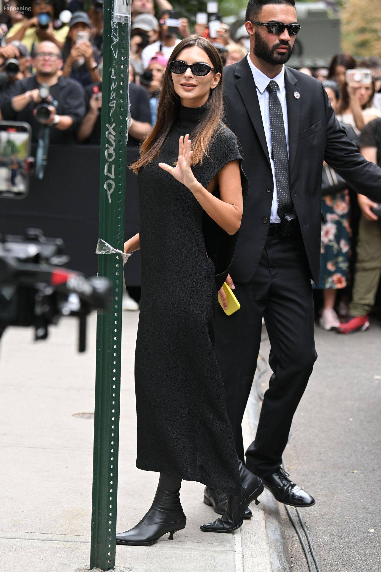 emily-ratajkowski-sexy-boobs-20-the-fappening-pics