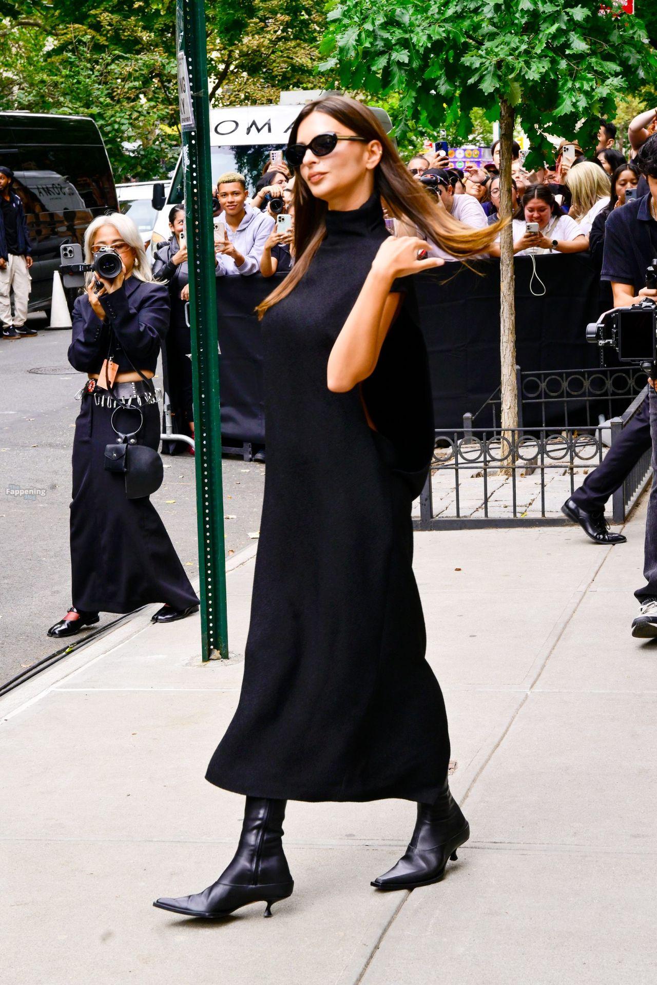 emily-ratajkowski-sexy-boobs-22-the-fappening-pics