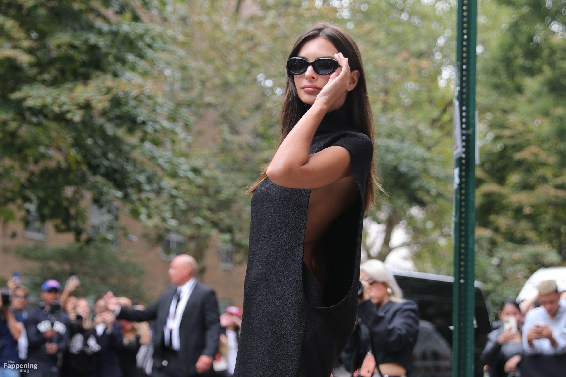 emily-ratajkowski-sexy-boobs-37-the-fappening-pics