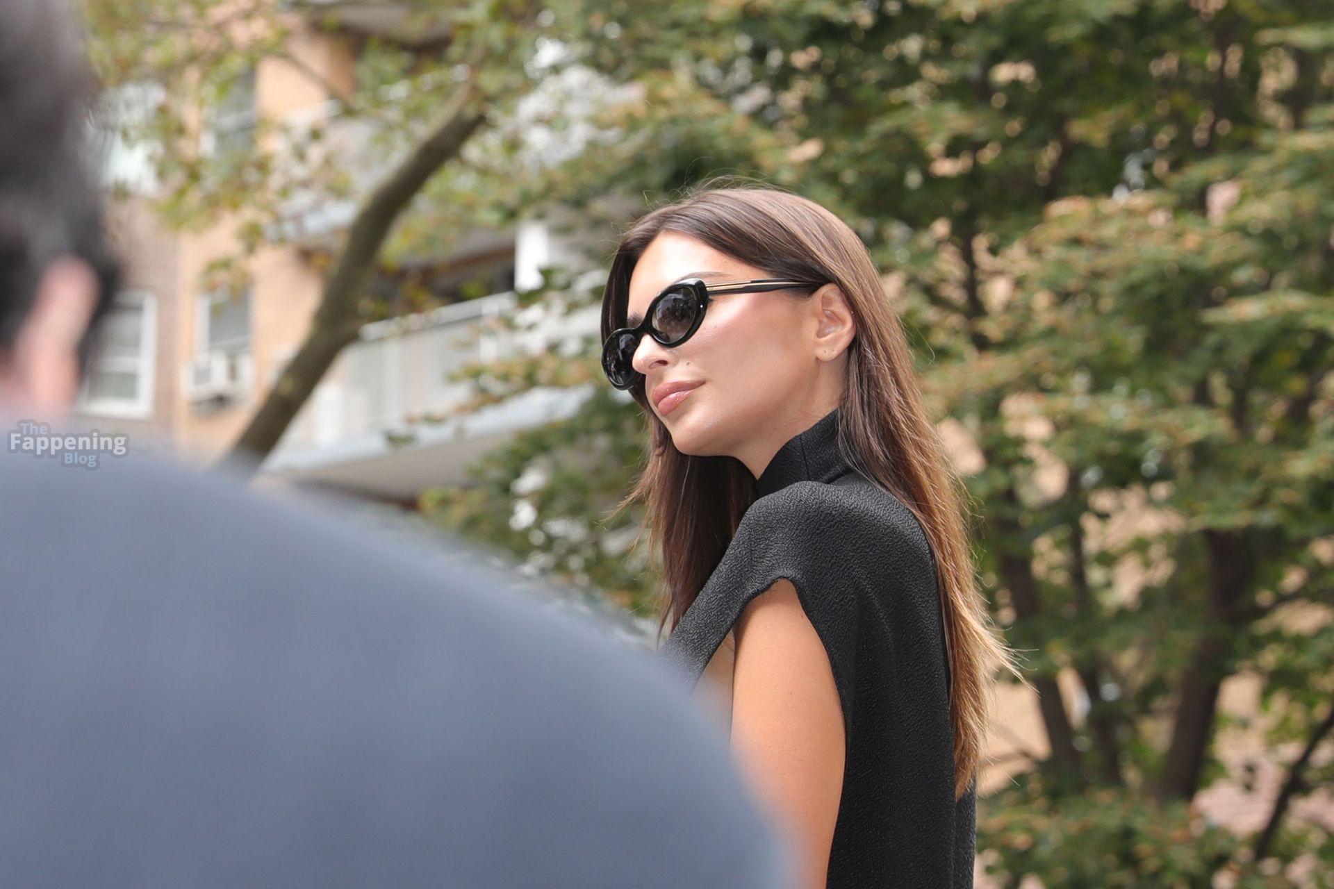 emily-ratajkowski-sexy-boobs-38-the-fappening-pics