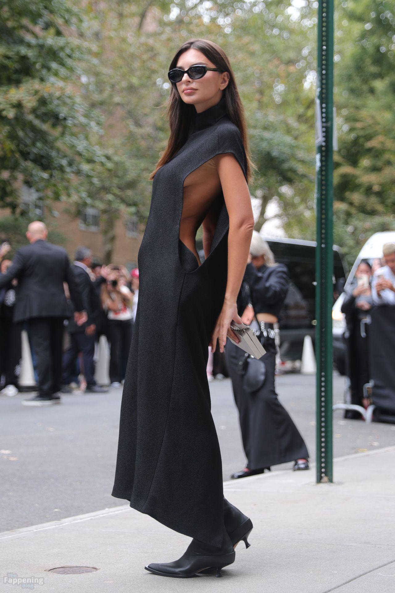 emily-ratajkowski-sexy-boobs-4-the-fappening-pics