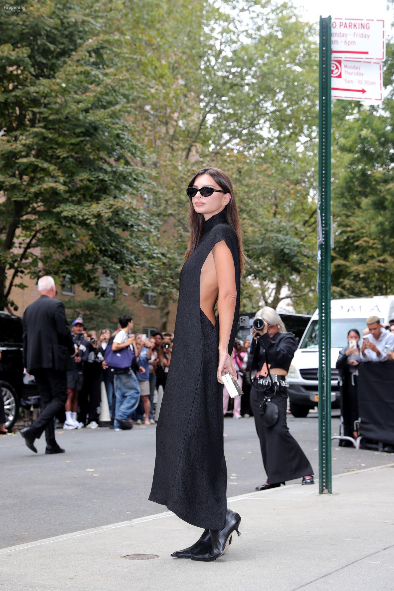 emily-ratajkowski-sexy-boobs-5-the-fappening-pics