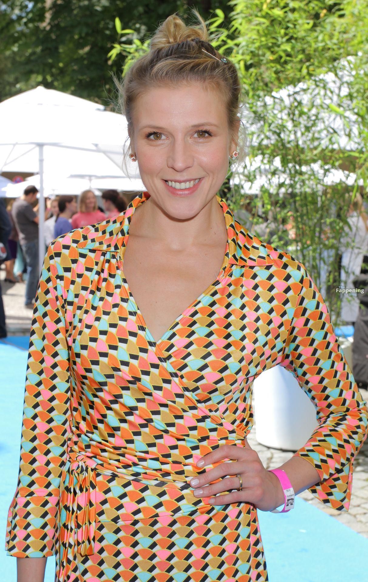 franziska-weisz-sexy-848248-the-fappening-pics_