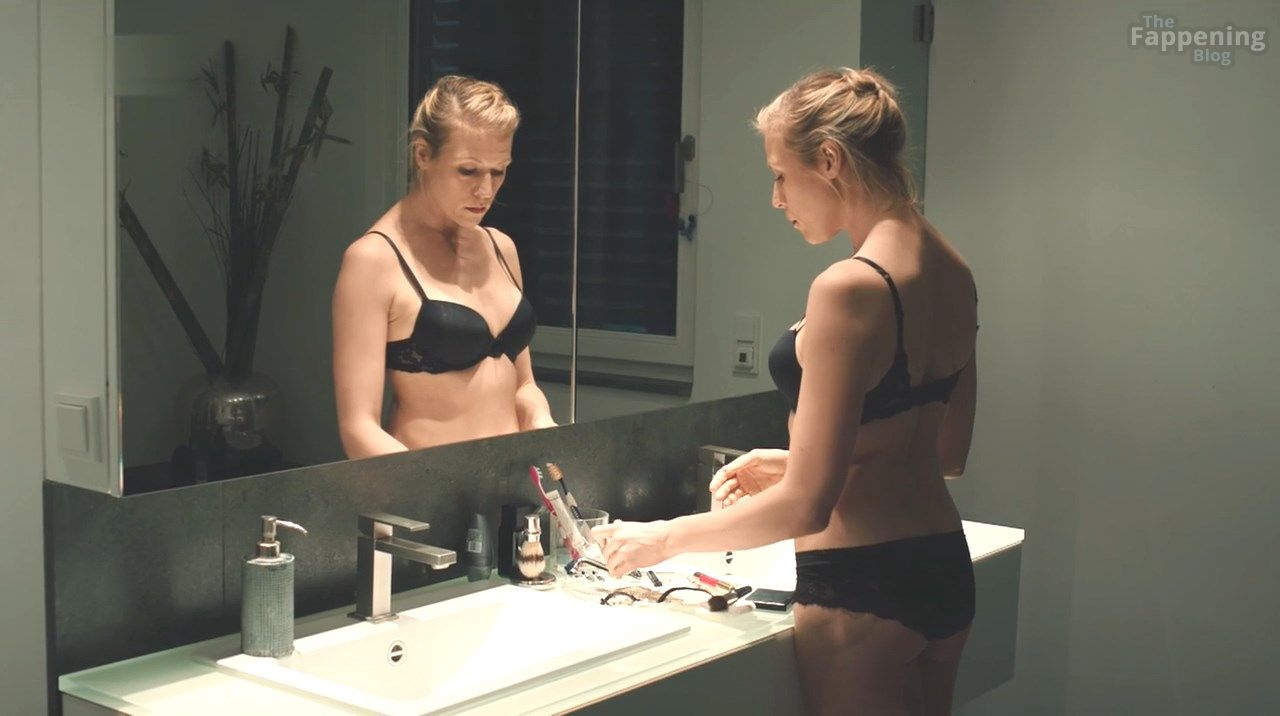 franziska-weisz-unterwaesche-841001-the-fappening-pics_