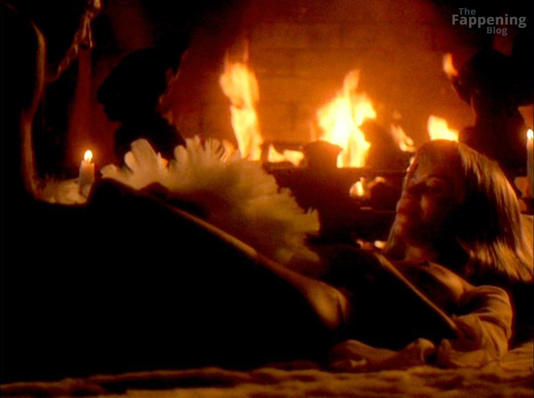 gloria-reuben-nude-sexy-2-the-fappening-pics_