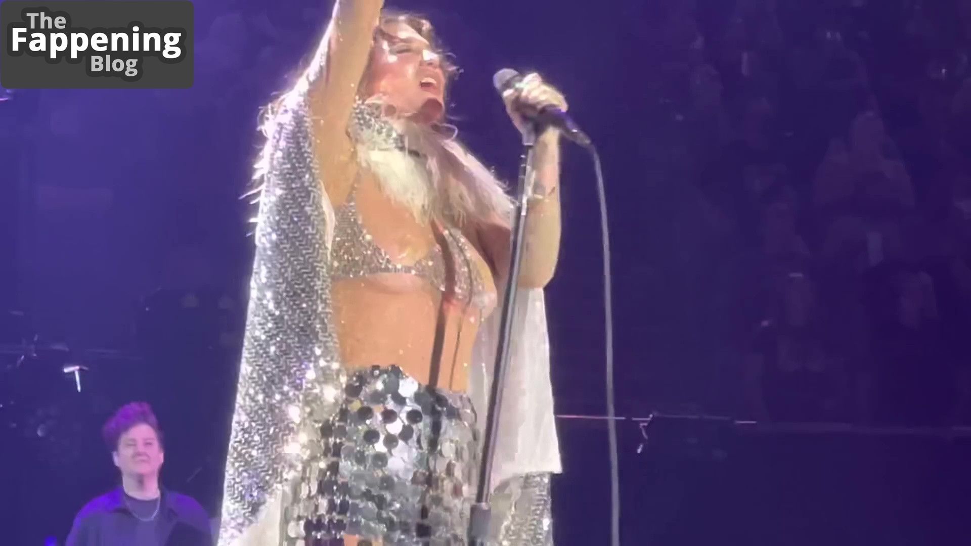 kesha-nip-slip-532073-the-fappening-pics_