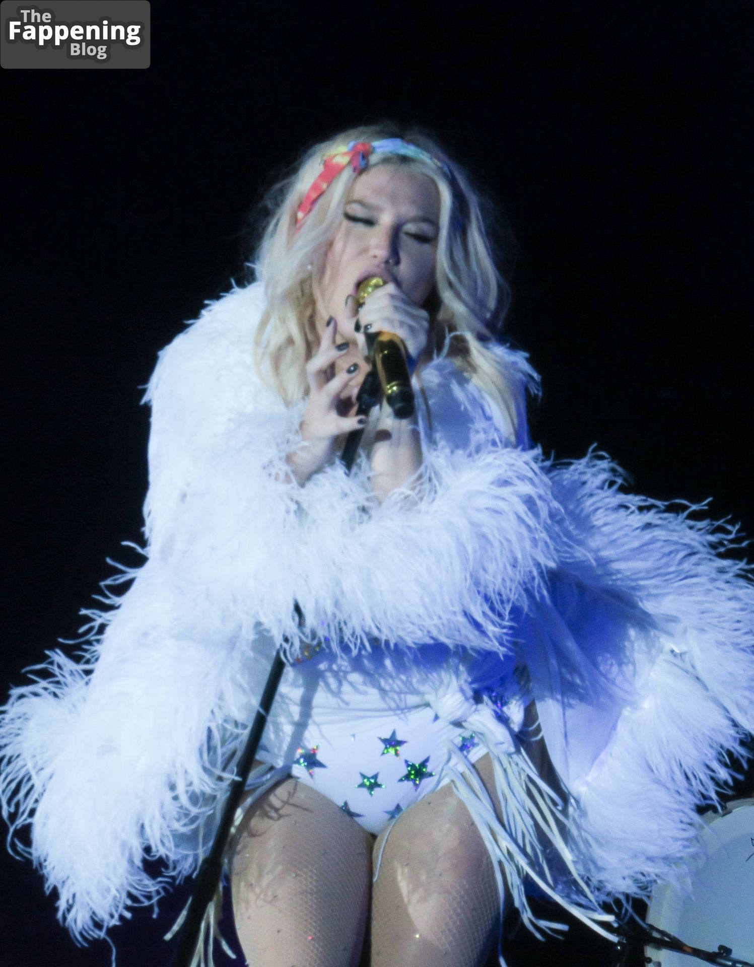 kesha-oops-23845-the-fappening-pics_