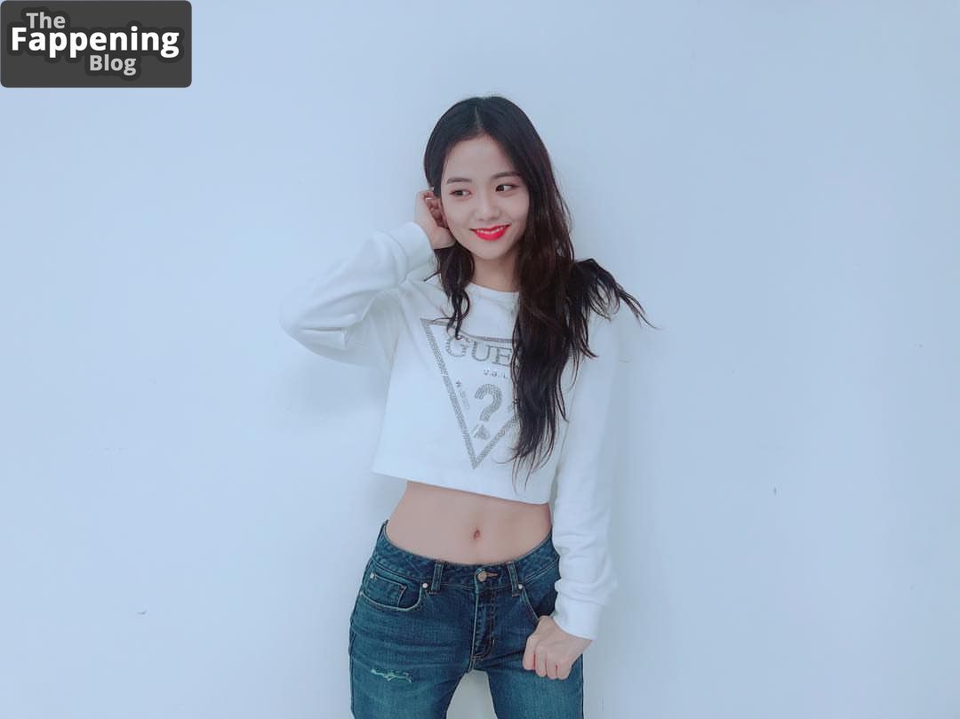 kim-jisoo-body-325178-the-fappening-pics_