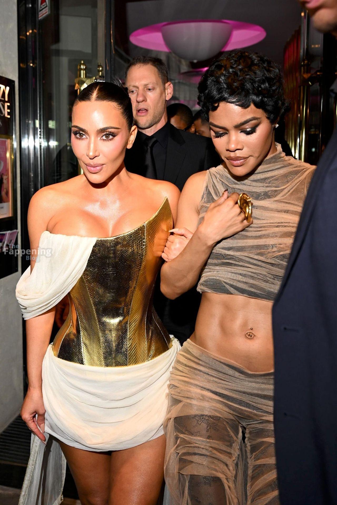 kim-kardashian-big-boobs-gold-corset-crazy-horse-paris-003-the-fappening-pics_