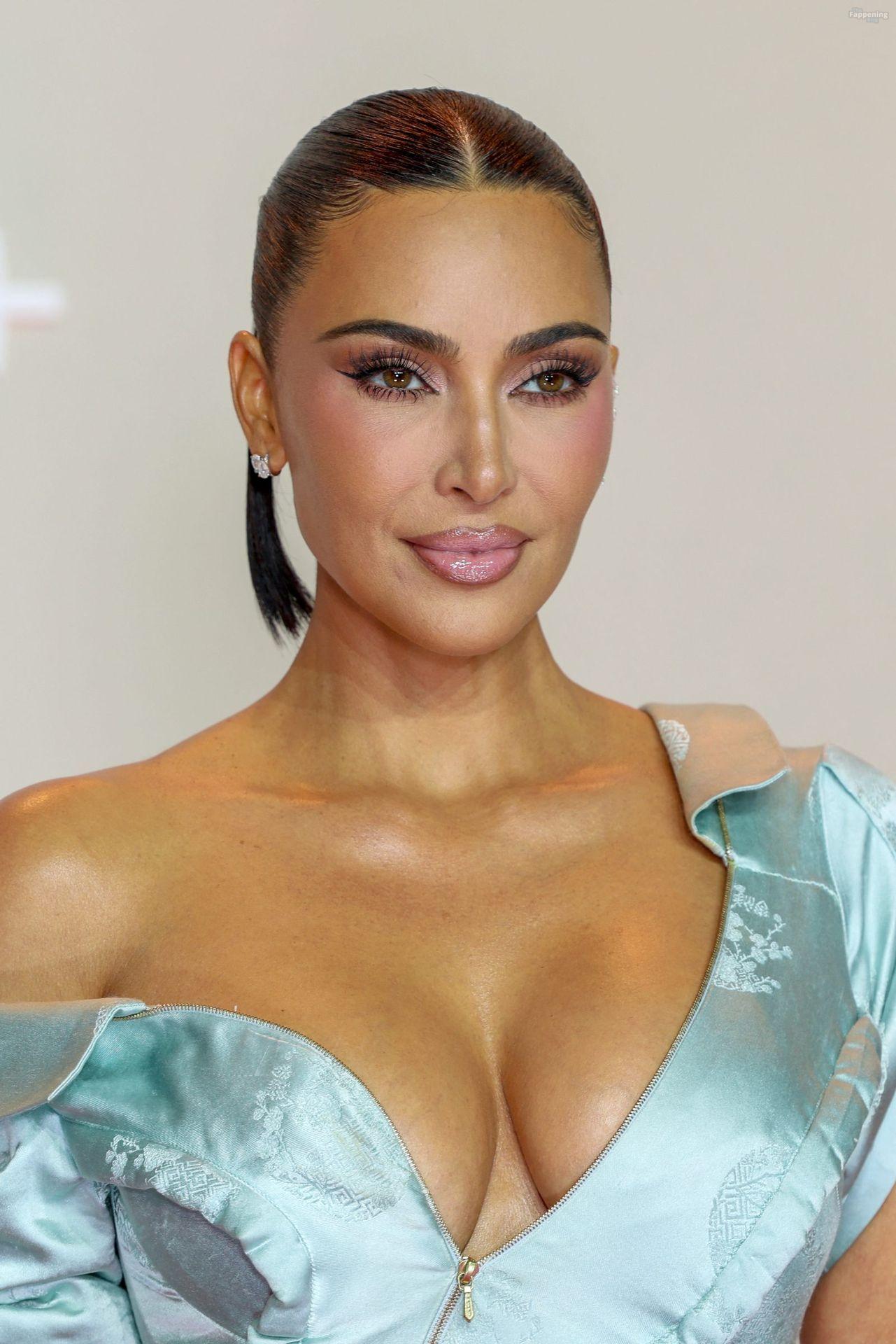 kim-kardashian-cleavage-blue-gown-alls-fair-paris-premiere-002-the-fappening-pics_
