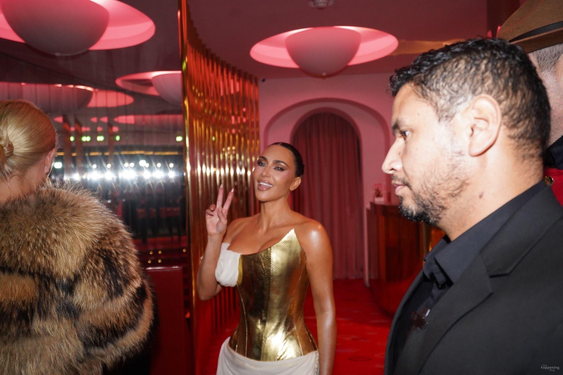 kim-kardashian-sexy-68-the-fappening-pics_-3