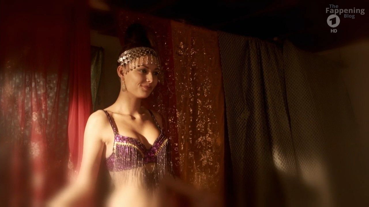 lena-meckel-nude-sexy-3-the-fappening-pics_