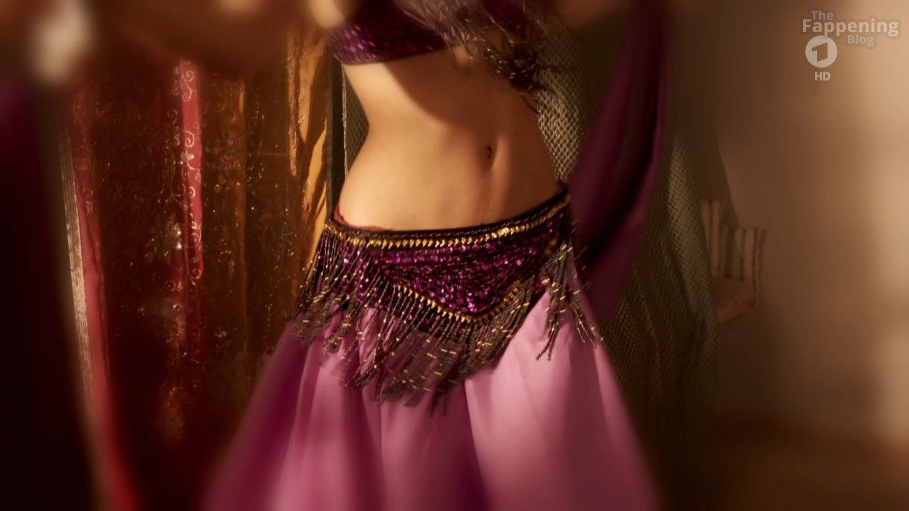 lena-meckel-nude-sexy-5-the-fappening-pics_