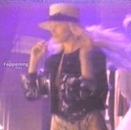 lisa-matthews-10642-the-fappening-pics_