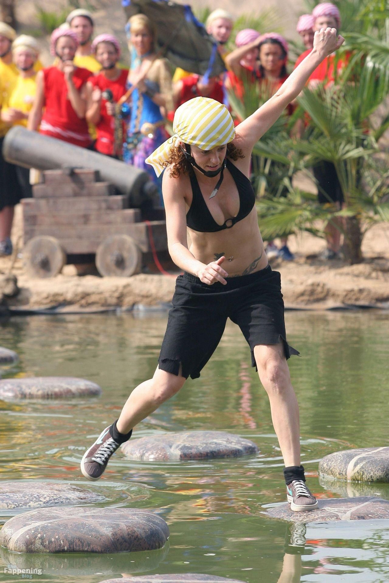 lucy-diakovska-9032-the-fappening-pics_