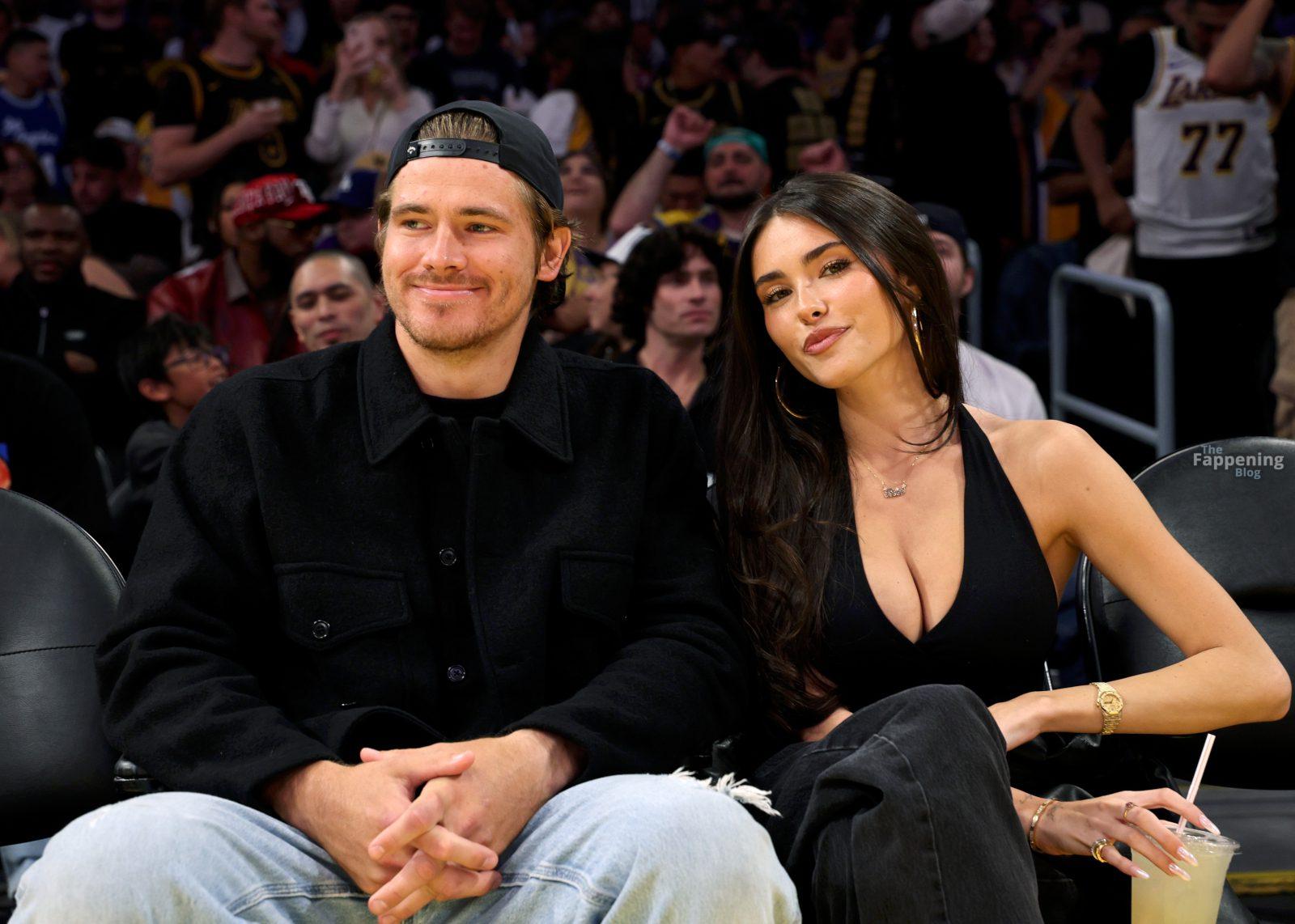 madison-beer-courtside-lakers-deep-v-halter-top-cleavage-the-fappening-pics_