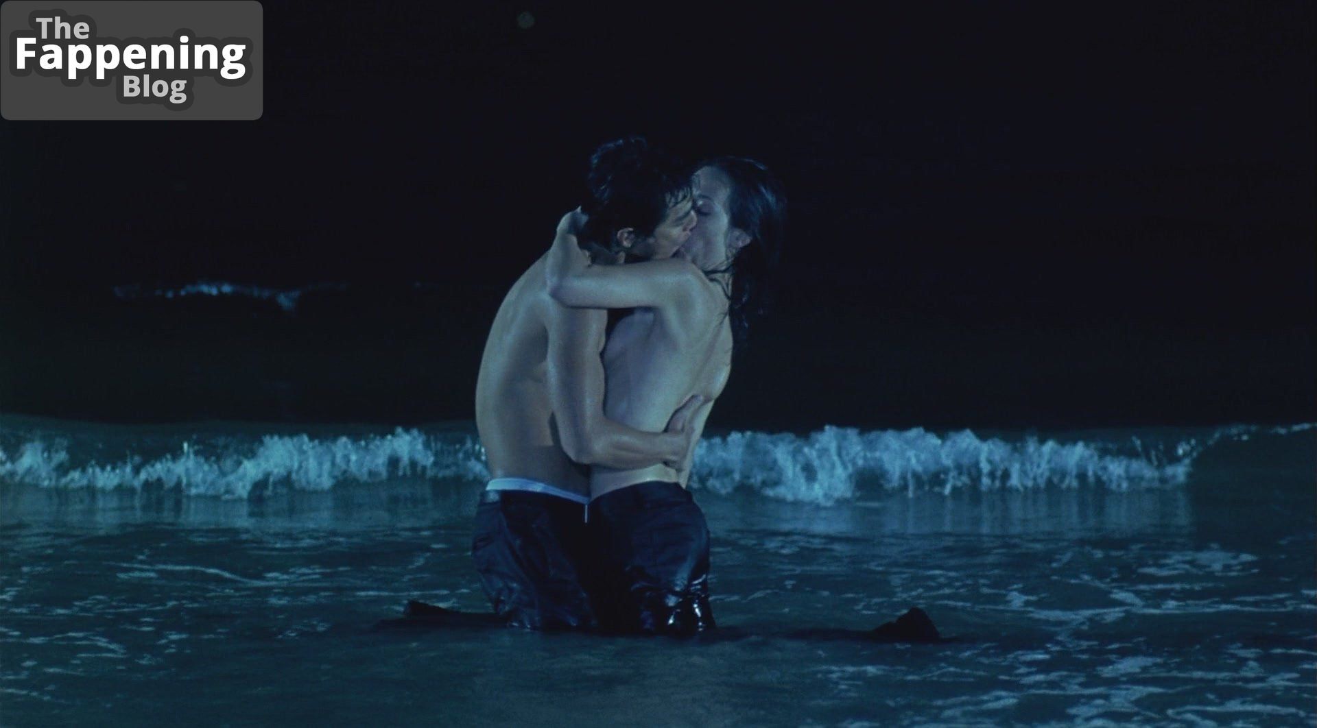 maggie-quigley-topless-scene-13796-the-fappening-pics_