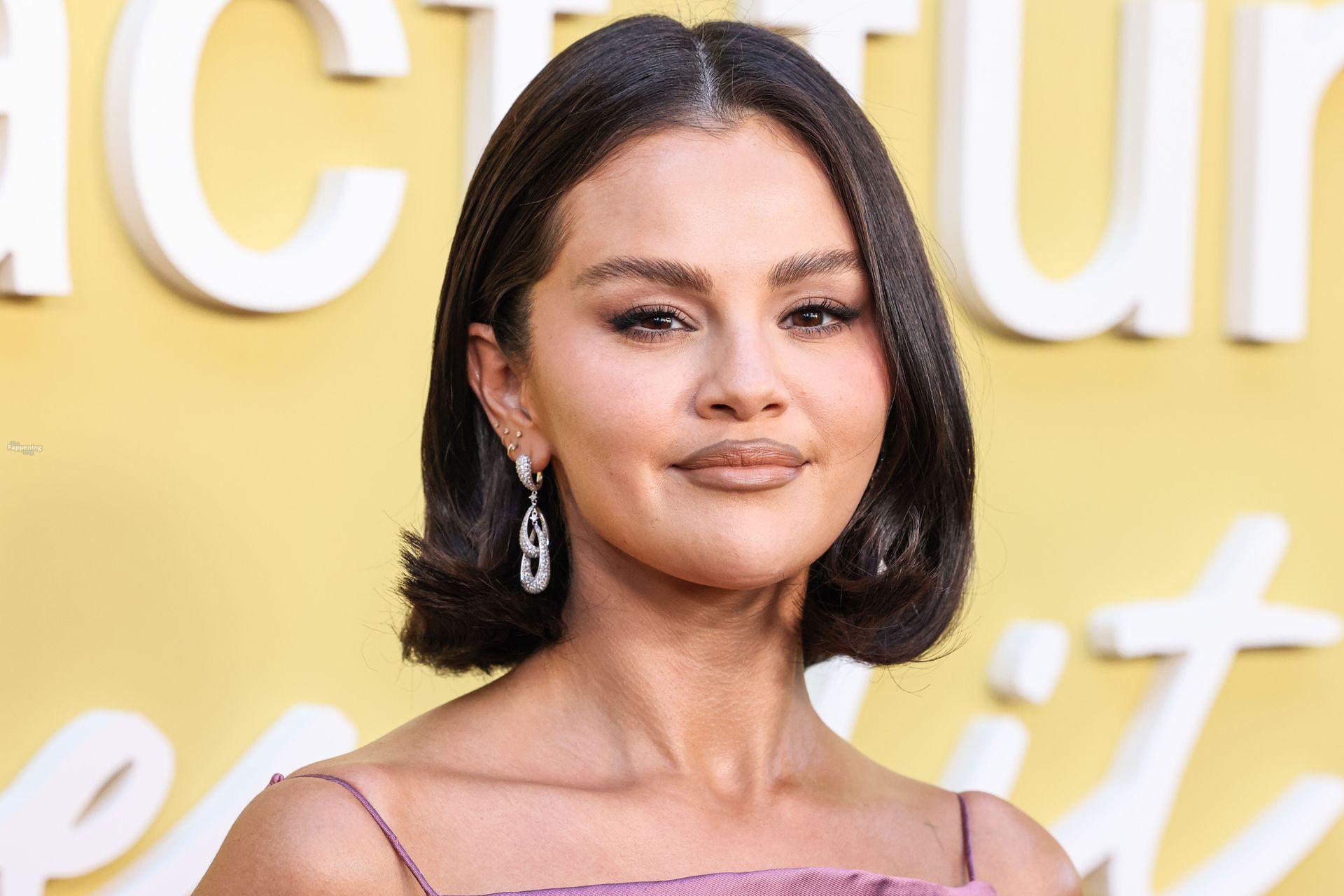 selena-gomez-35-the-fappening-pics_