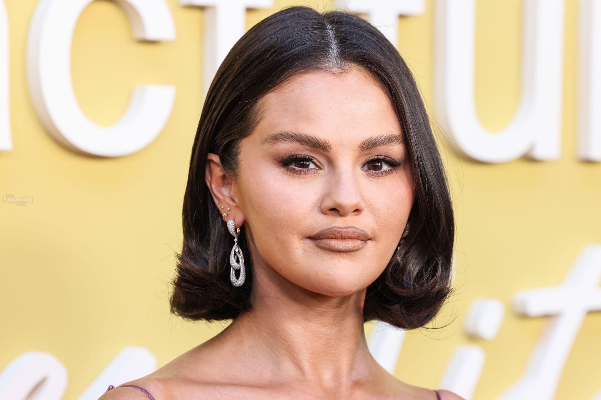 selena-gomez-37-the-fappening-pics_